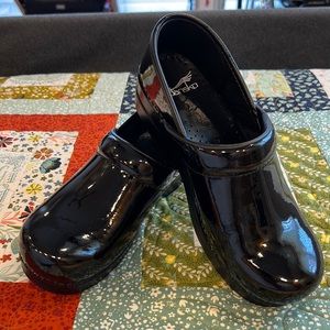 NWOT Black Patent Leather Dansko Shoes